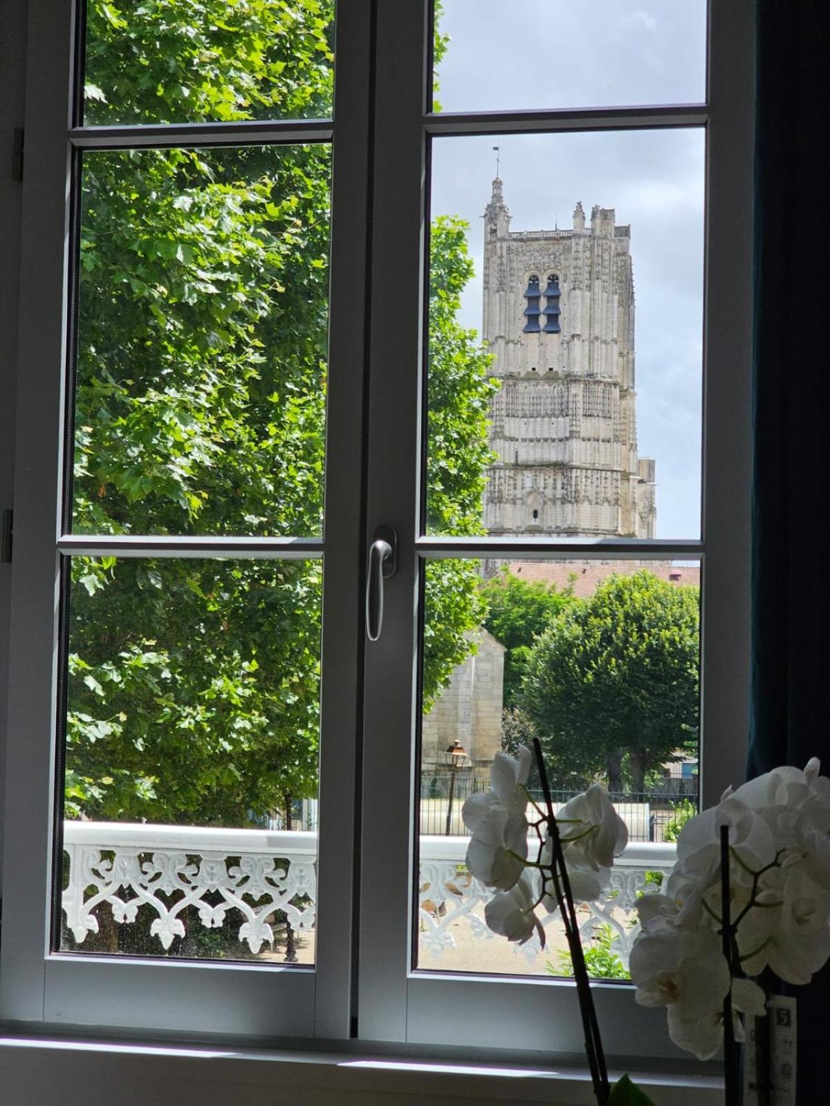 Appartement Aux'Cerfs - A Deux Pas De L'Abbaye à Auxerre Extérieur photo